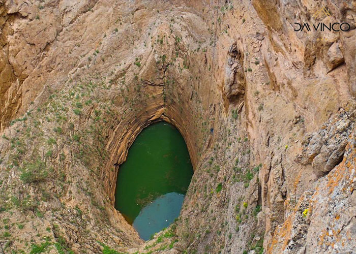 گنج های درون دریاچه