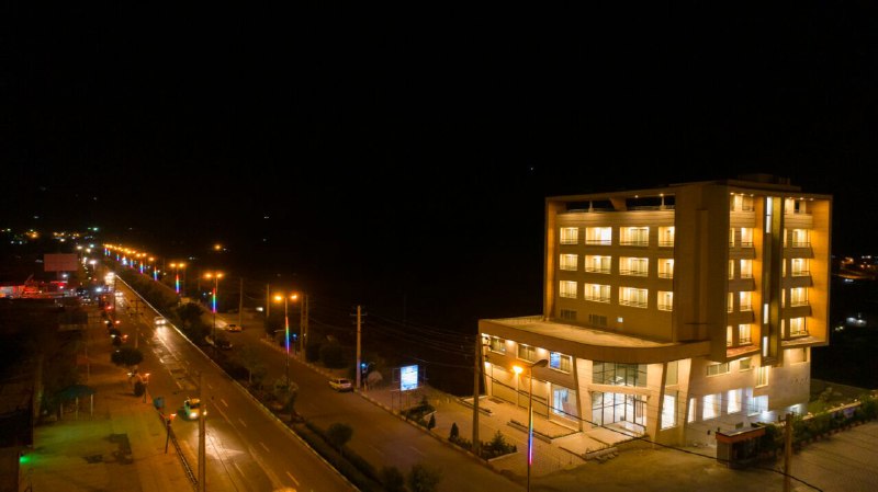 نمای شهر تجاری بانه و موقعیت هتل داوینکو